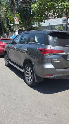 TOYOTA HILUX SW4 2.8 SRX 4X4 7 LUGARES 16V TURBO INTERCOOLER DIESEL 4P AUTOMÁTICO